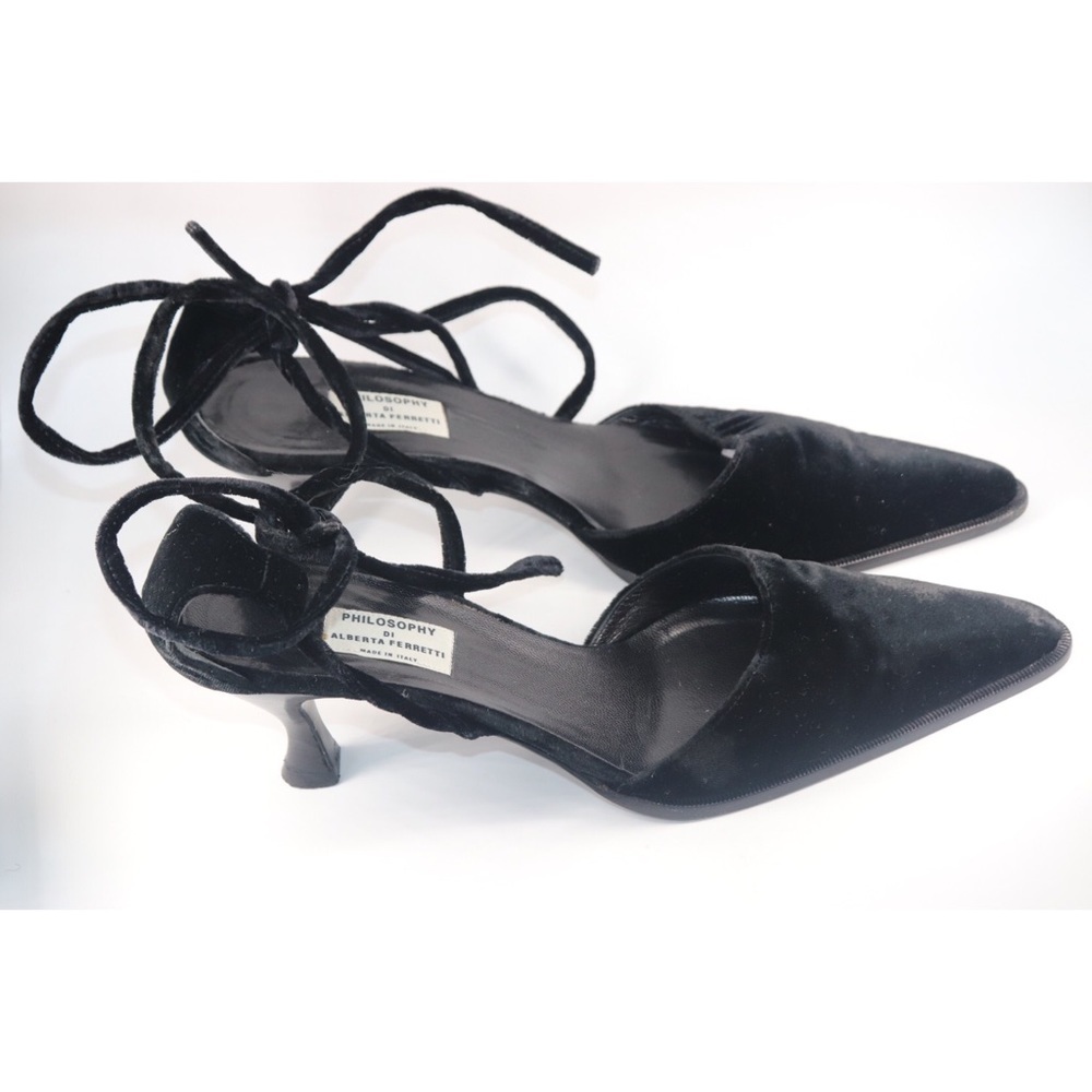 Philosophy di Alberta Ferretti Black Velvet Pointed Toe Ankle Tie Heels
